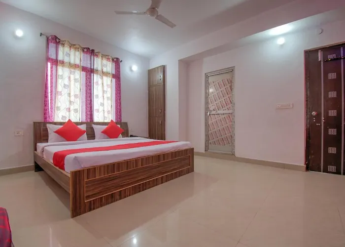 Oyo 26461 Gulmohar Palace Hotel Sonpur