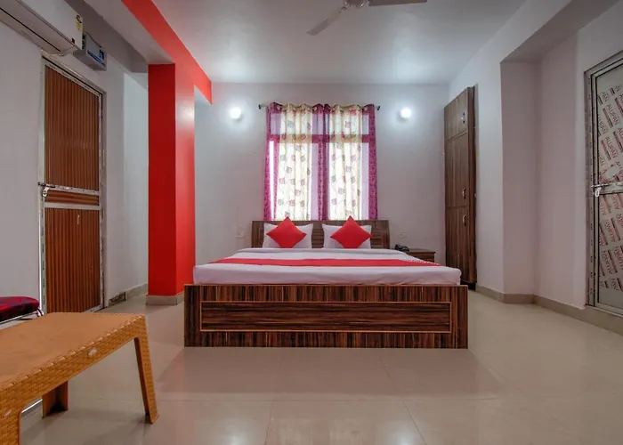 Oyo 26461 Gulmohar Palace Sonpur