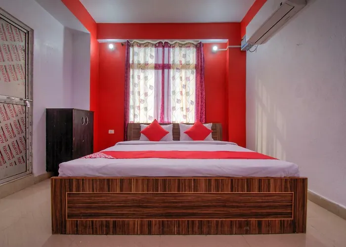 Oyo 26461 Gulmohar Palace